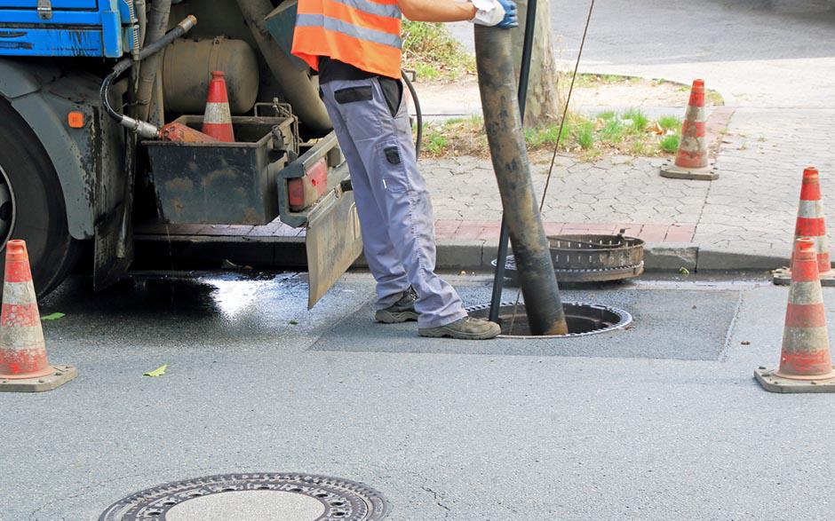 comment déboucher un wc avec une bouteille Montmorency